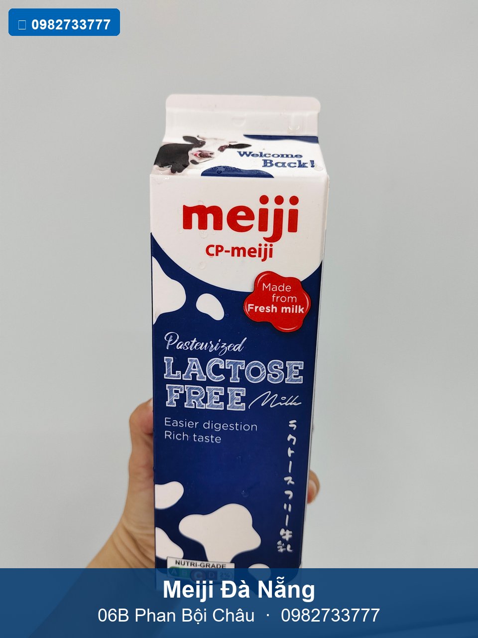 Kệ sữa Meiji trong tủ lạnh shop