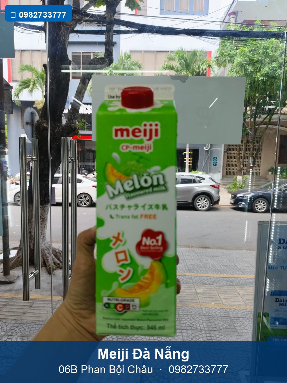 Tủ lạnh sữa Meiji tại cửa hàng Đà Nẵng