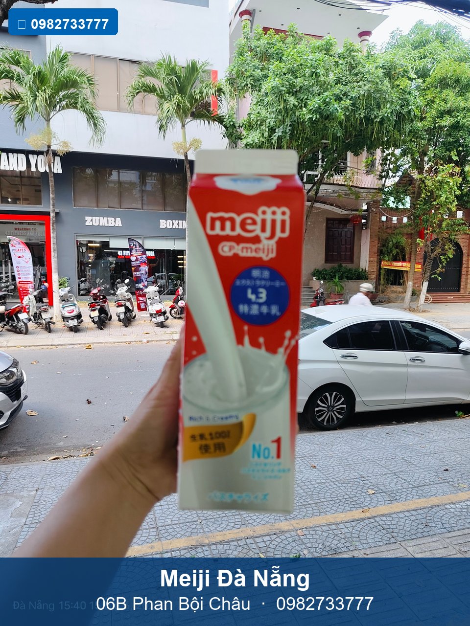 Sữa Meiji Deluxe ngoài đường Phan Bội Châu Đà Nẵng