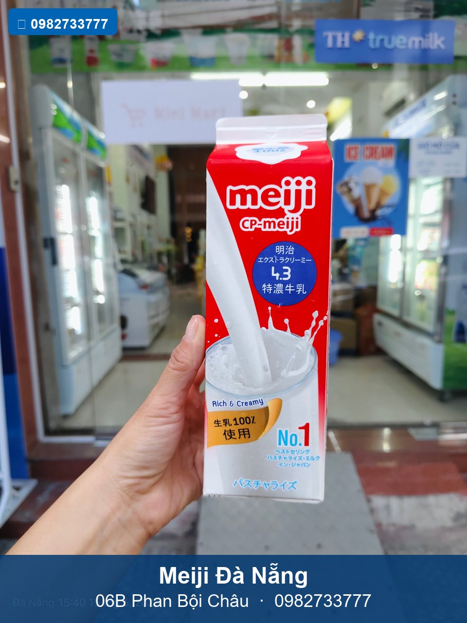 Sữa Meiji Deluxe trước cửa hàng Meiji Đà Nẵng